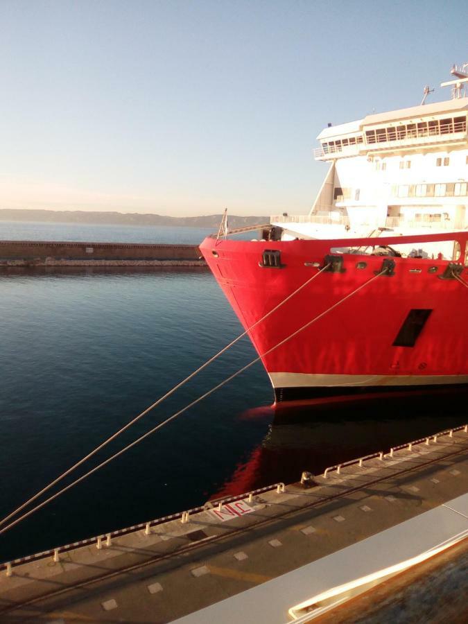 Ferienwohnung Tranquille Au Panier Face A La Mer Marseilles Exterior foto